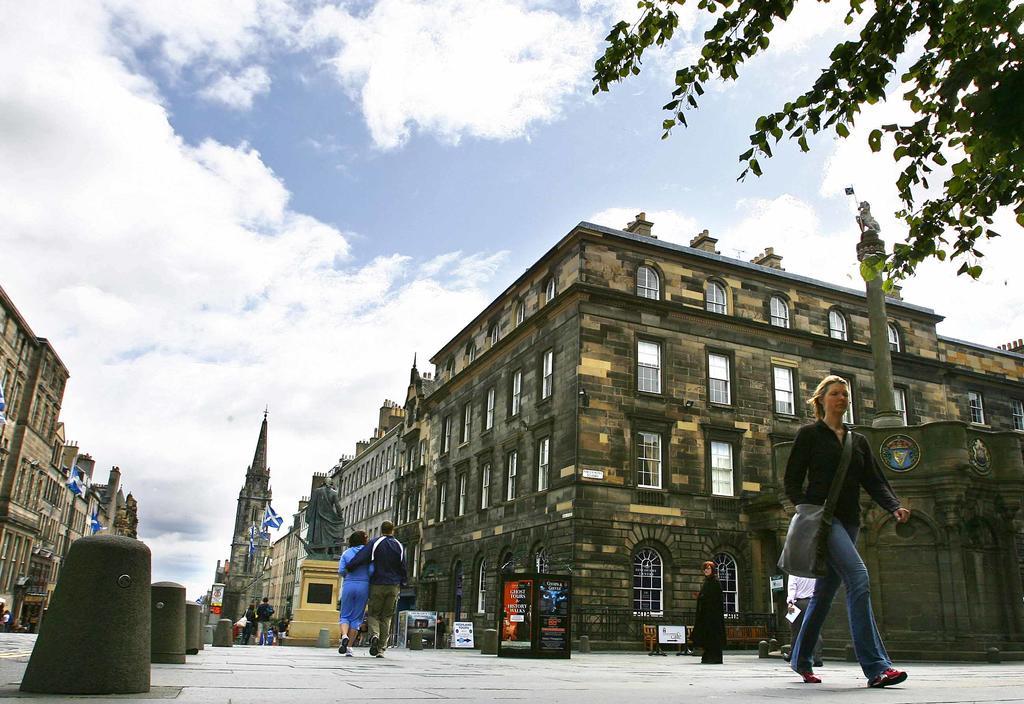 Parliament Sq Edimburgo Exterior foto